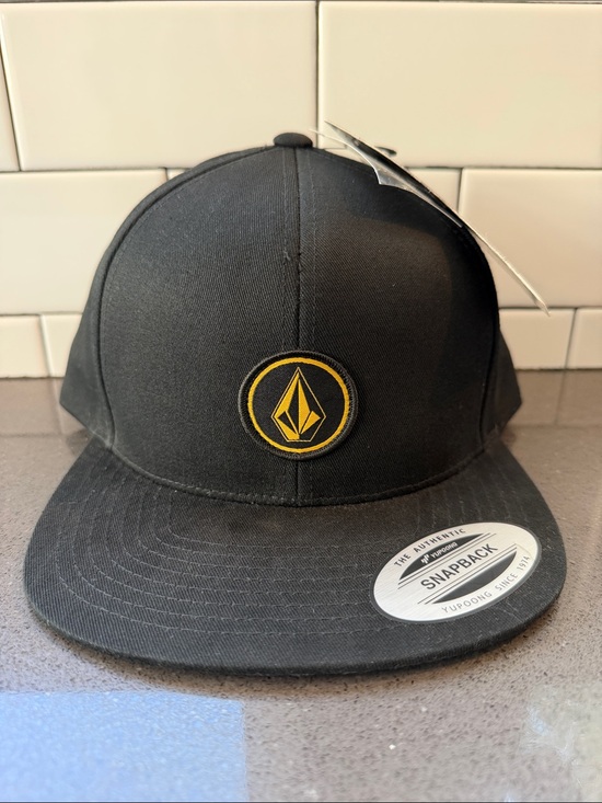 Volcom Other - Volcom Black Snapback Hat with Yellow Logo Patch